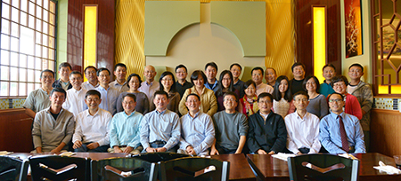 汪俊博士（1排左4），梁贵柏博士（1排左1），孙勇奎院士（1排左2），李才博士（1排中），王建锋博士（1排右1），刘建博士（1排右4），杨立虎博士（2排左1），蔡天权博士（2排左2），刘雯颖博士（2排右3）等专家合影留想