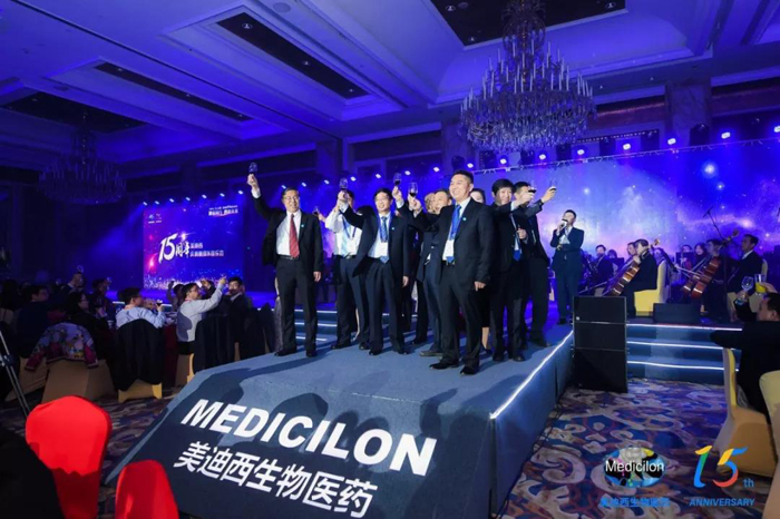 J9集团CEO陈春麟携高管团队敬酒