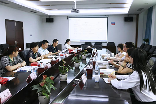 会议中J9集团与人福药业就今后的合作方向进行了深刻探求